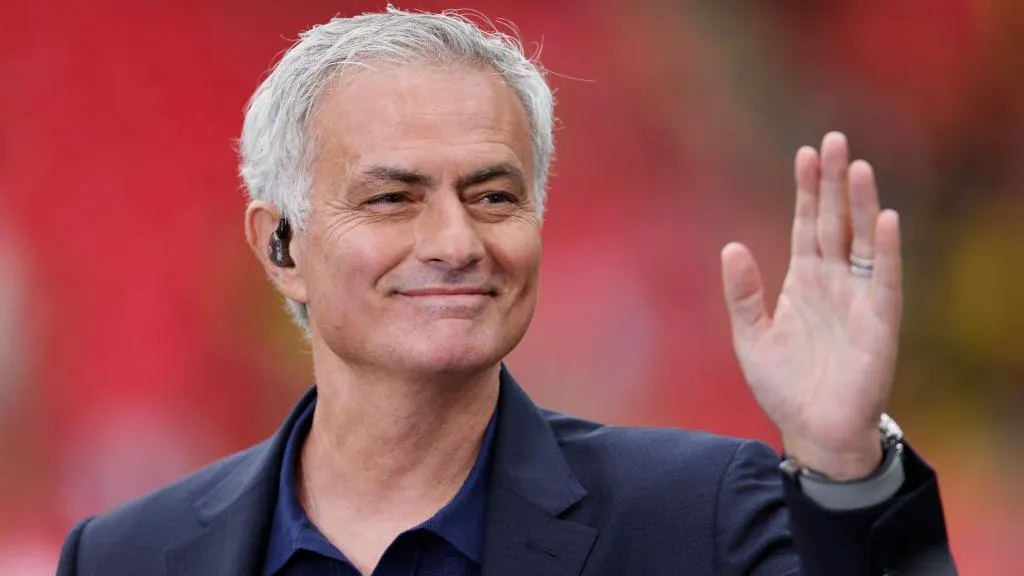 Who says not to this Portuguese giant? - The Special One touches down for negotiations
